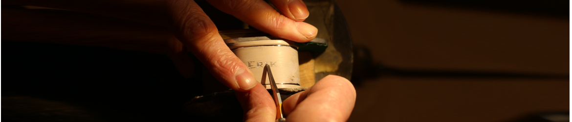 Handgravur eines Serviettenringes