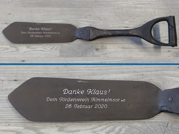 Gravur eines Torf-Spatens